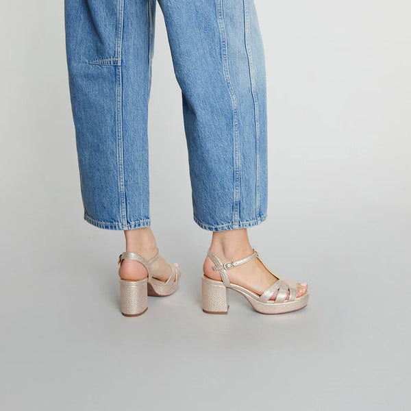 Cacatoès Esska Charlie Vegan Embossed Charlie Sandal Shoe In Platinum