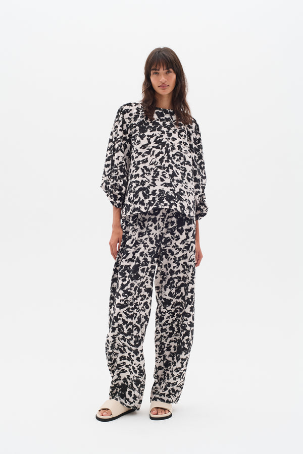 cacatoès InWear Faye IW Printed Trouser in Black Shadow