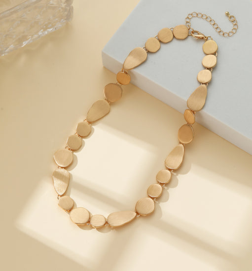 cacatoès Pebble Necklace with Brushed Links in Gold