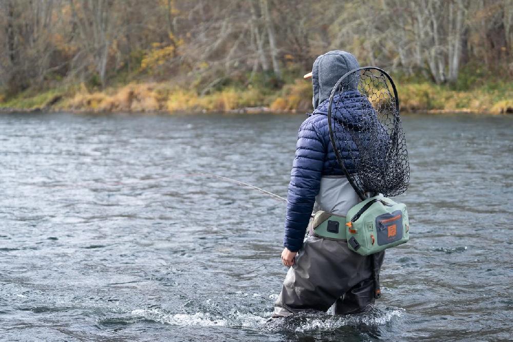 Caddis Fly Fishpond Nomad Mid-Length Boat Net Wild Run Edition