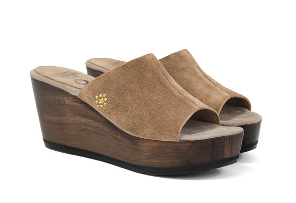 Calleen Cordero Loki A20 Wedge Black Belmont W/ Nickel Art