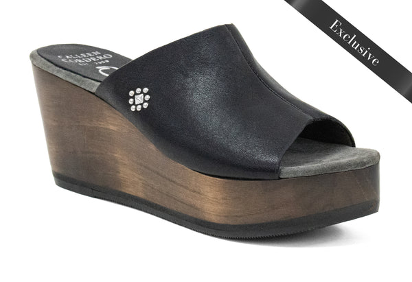 calleen cordero Loki A20 Wedge Black Belmont w/ Nickel Art