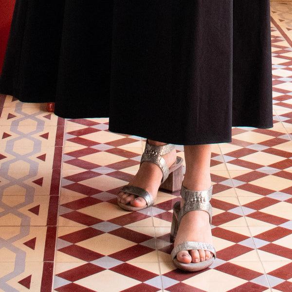 Calleen Cordero Mesa Omega Heel Platinum Hudson W/ Nickel Art