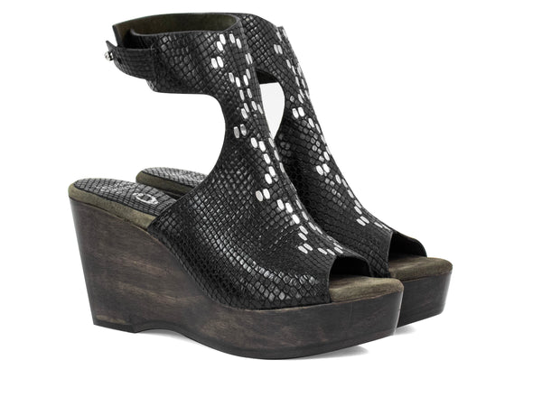 Calleen Cordero Pia A50 Wedge Black Lizard W/ Nickel Art