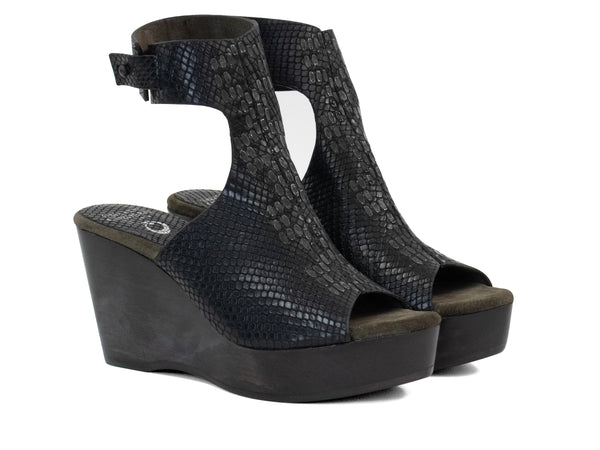 Calleen Cordero Pia A50 Wedge Black Lizard W/ Nickel Art