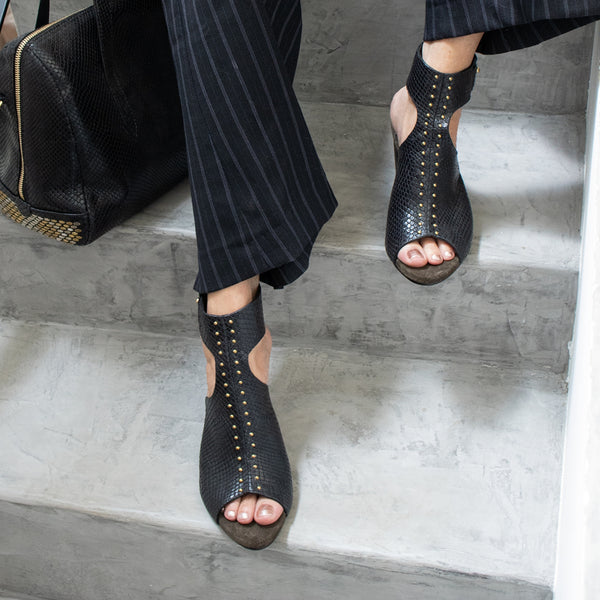 Calleen Cordero Pia A80 200's Heel Black Lizard W/ Brass Art