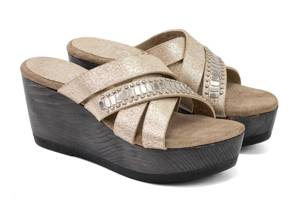 calleen cordero Shay A20 Wedge White Gold Sheen w/ Nickel art