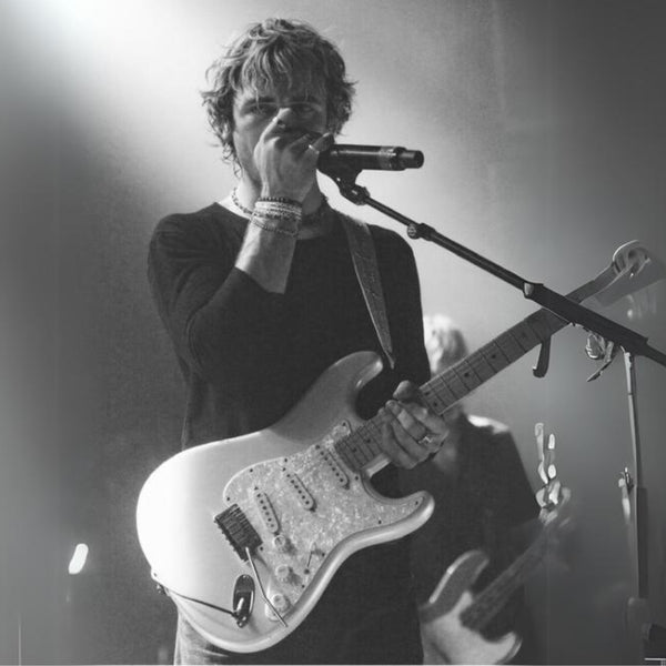 Calleen Cordero Tamara Guitar Strap White Pearl Cracked W/ Nickel Art