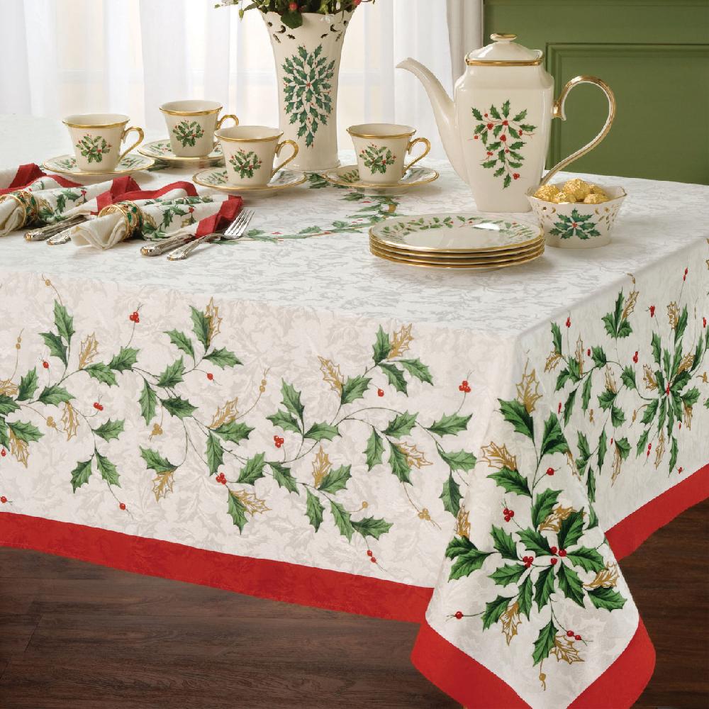 cambridge silversmiths Holiday 60" x 84" Tablecloth