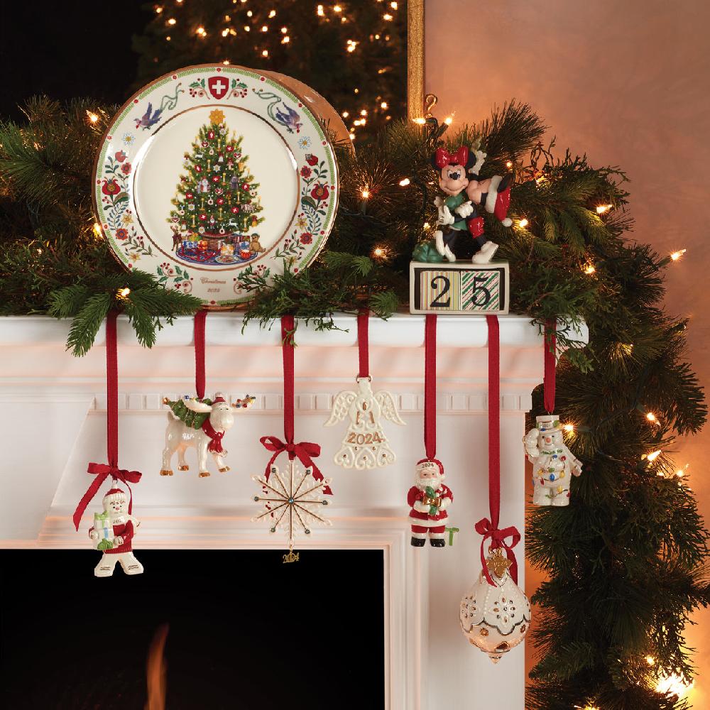 Cambridge Silversmiths Disney's Mickey & Minnie Countdown Figurine By Lenox