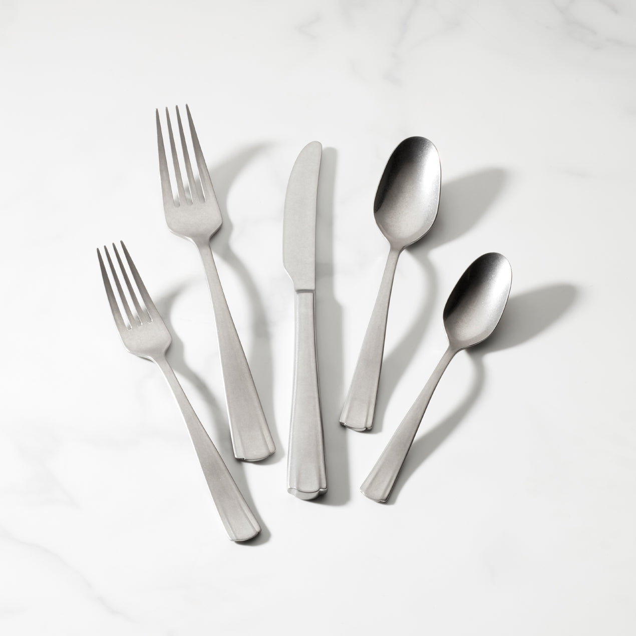 cambridge silversmiths French Perle Scallop 65-Piece Flatware Set
