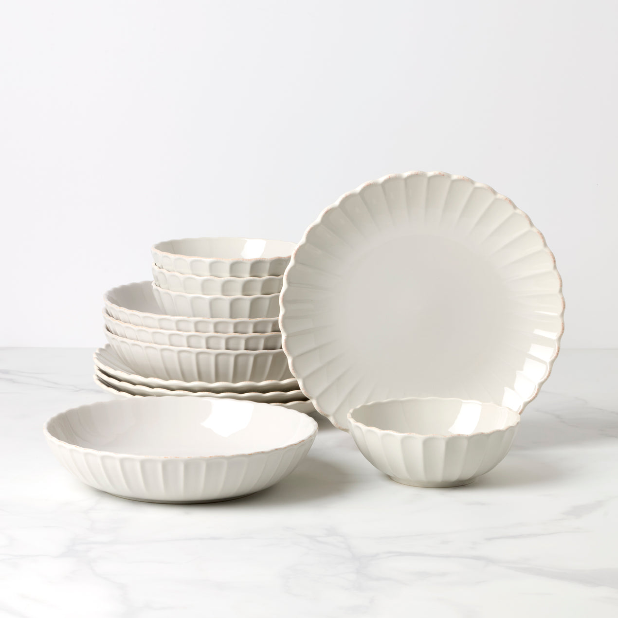 cambridge silversmiths French Perle Scallop White 12-Piece Dinnerware Set