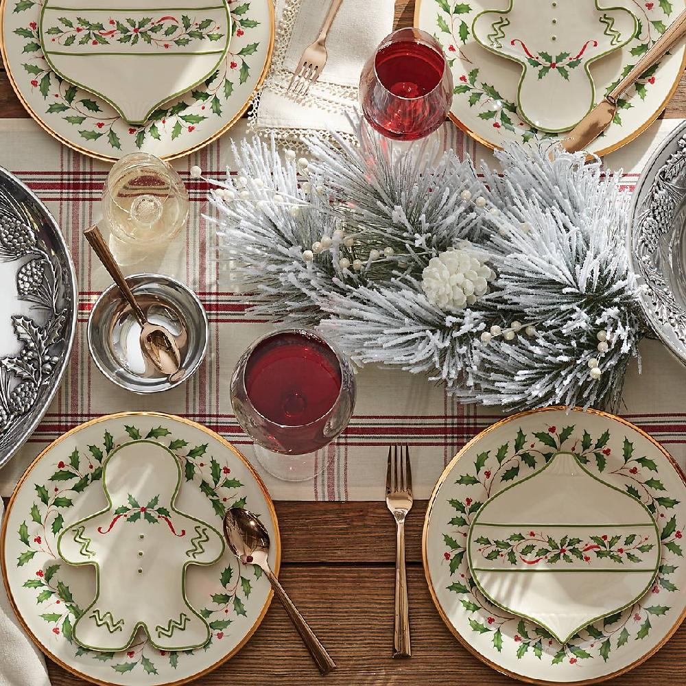 Cambridge Silversmiths Holiday Gingerbread Man Accent Plate