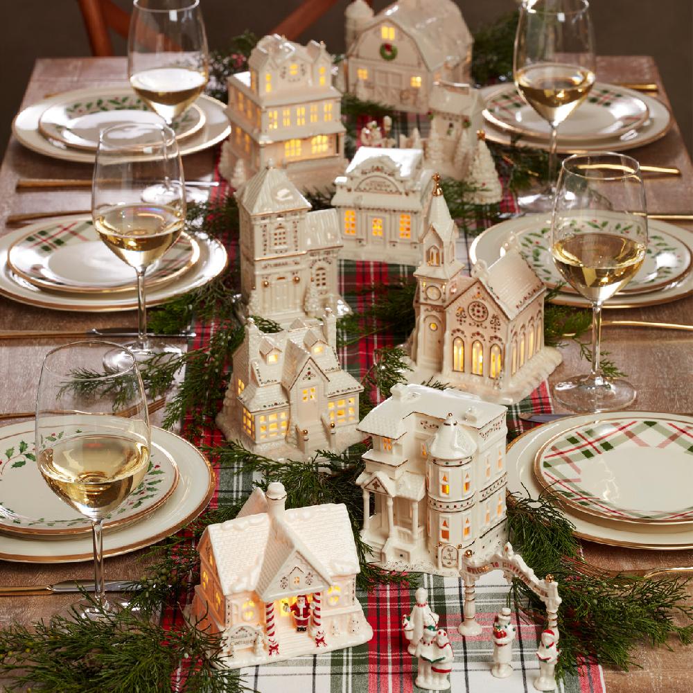 Cambridge Silversmiths Mistletoe Park Light-Up Library Figurine