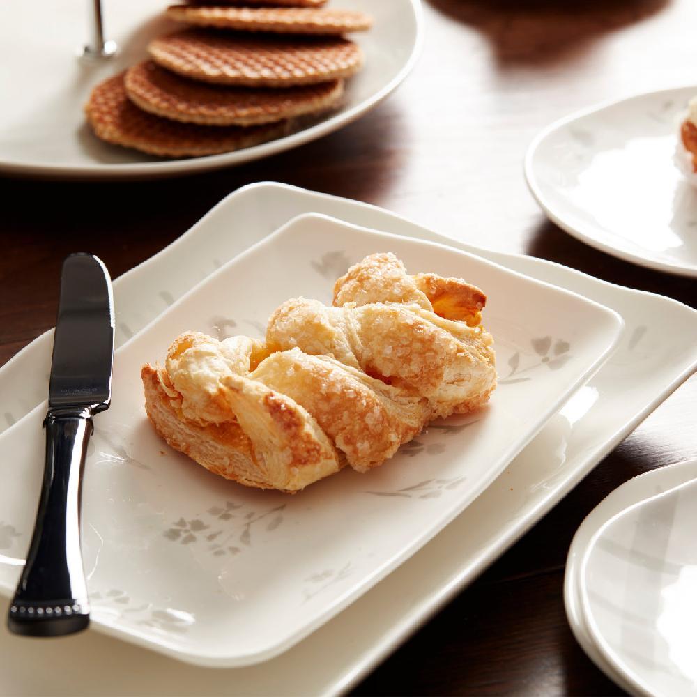 Cambridge Silversmiths Oyster Bay 2-Piece Nesting Serving Platters