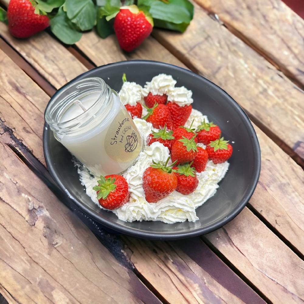 Candy Candle Strawberries & Cream