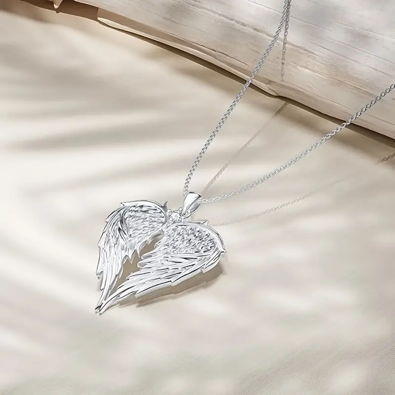 Candy Candle Elegant Angel Wings Heart-shaped Pendant Necklace