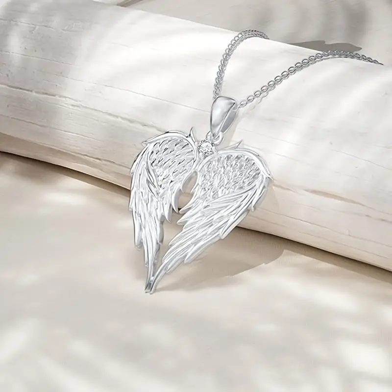 candy candle Elegant Angel Wings Heart-shaped Pendant Necklace