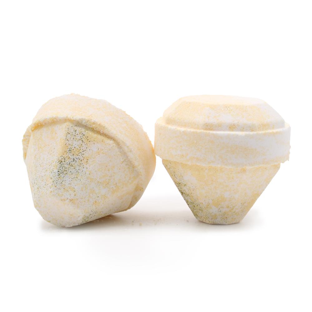 candy candle White & Gold Gemstone Bath Bomb – Luxurious Sparkling & Skin-Nourishing ✨