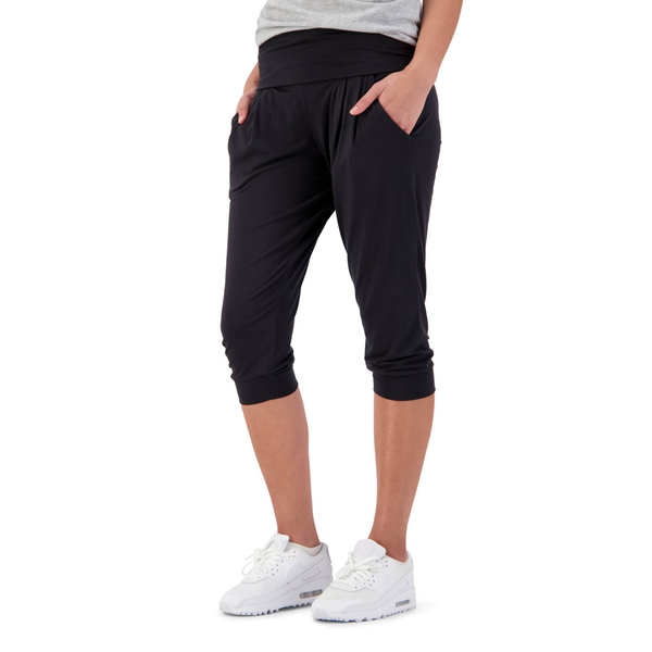 Canterbury Of New Zealand WOMEN'S 19" CUFFED CAPRI IN JET BLACK