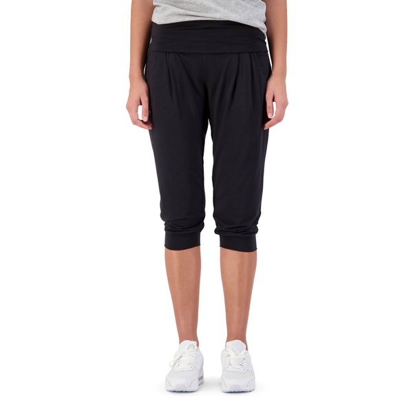 canterbury of new zealand WOMEN'S 19" CUFFED CAPRI IN JET BLACK