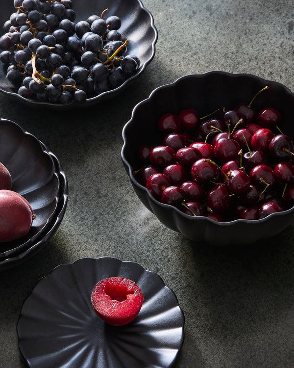 Canvas Home Lafayette Round Noir Stoneware Serving Bow