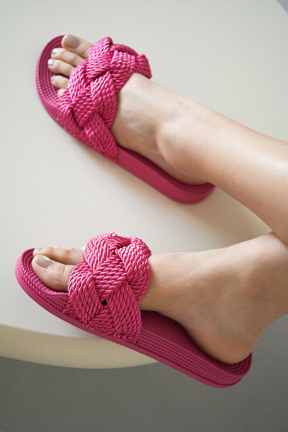 cape robbin Annissa Rope Knot Slide Sandals - Fuchsia