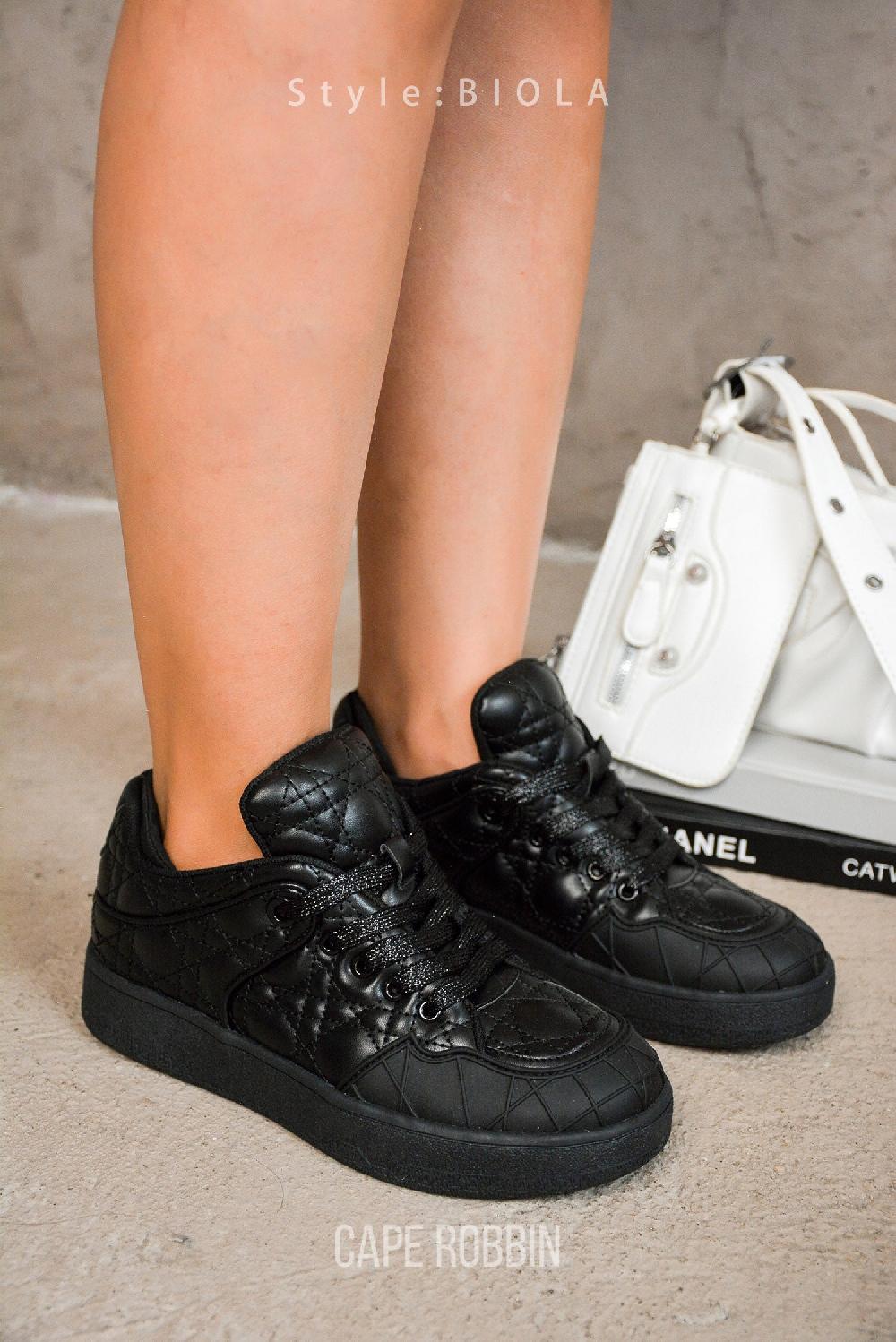 cape robbin Biola Diamond Stitch Low Cut Sneakers - Black