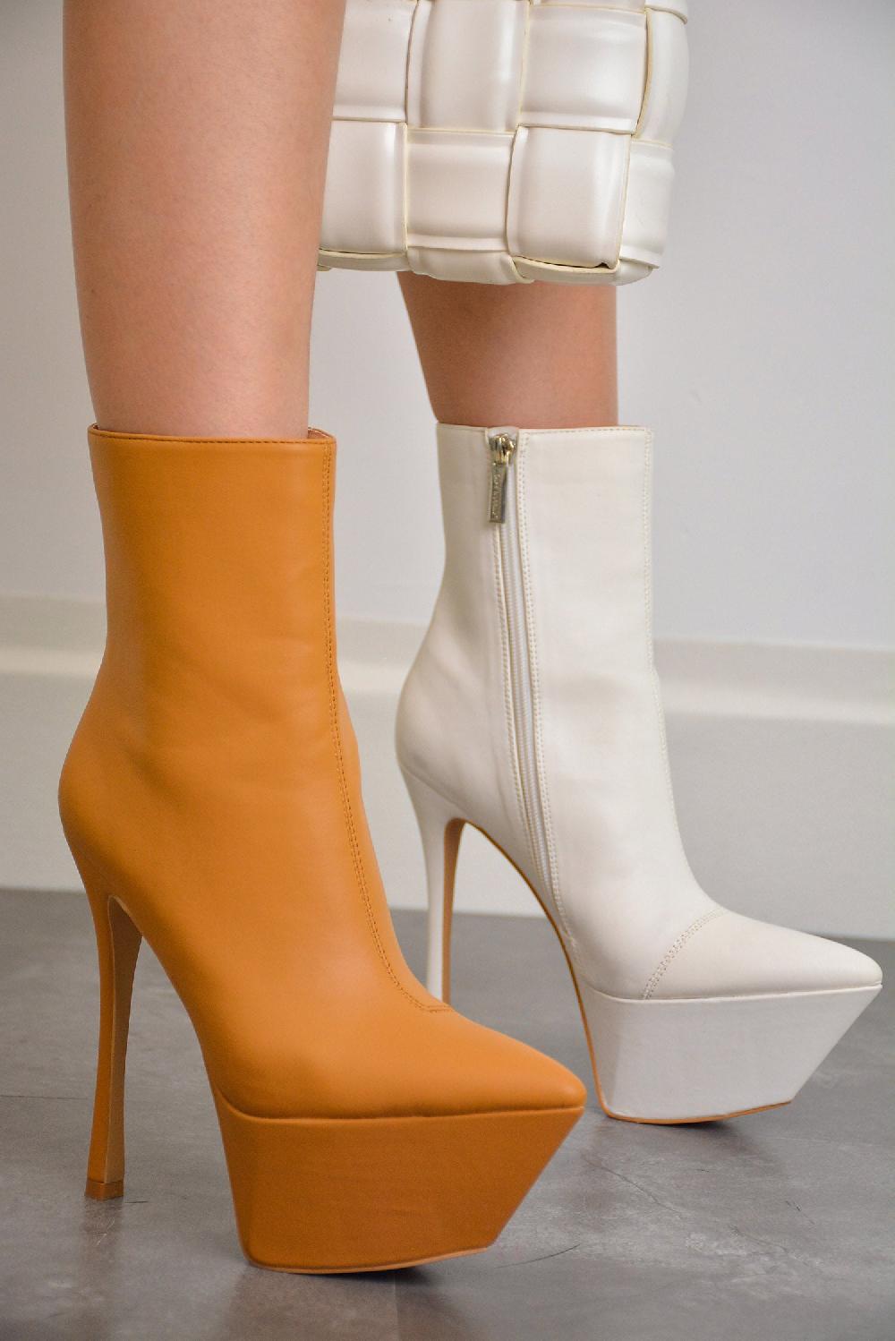 cape robbin Busaba Pointy Toe Platform Skinny Heels - White