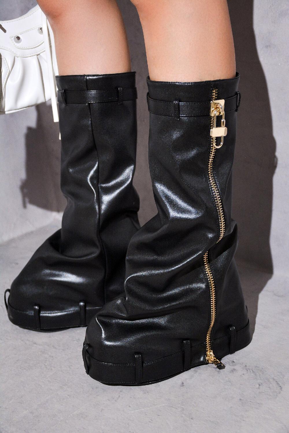 cape robbin Loxodo Fold Over Platform Boots - Black