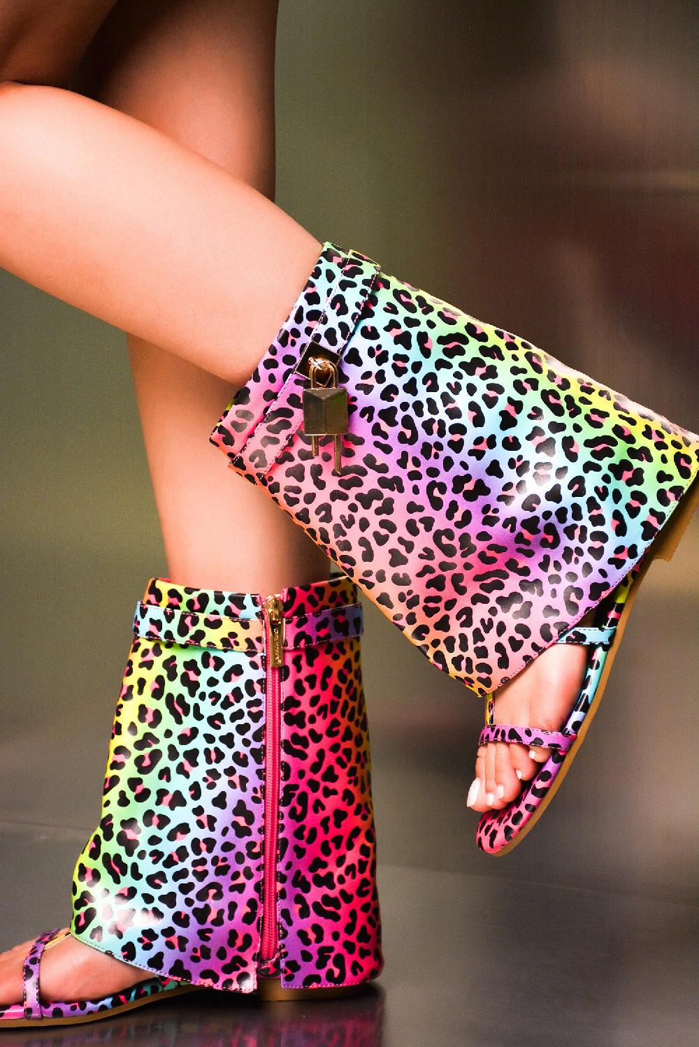 cape robbin Carami Round Toe Fold Over Flat Sandals - Print