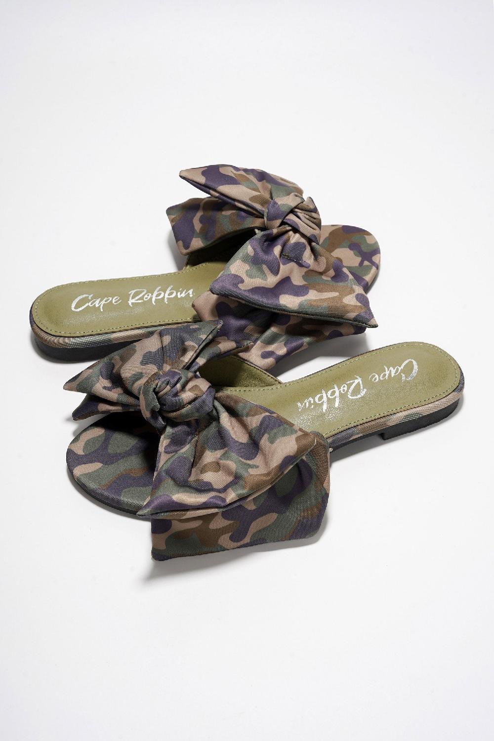 Cape Robbin Chrysler Chic Bow Flat Sandals - Camouflage
