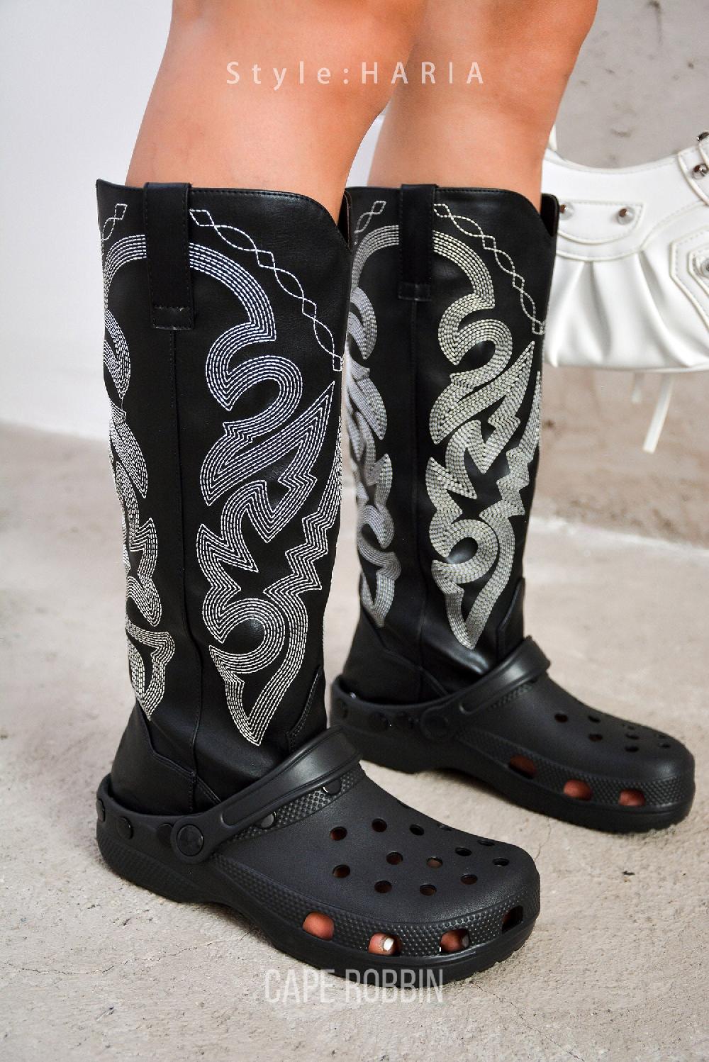 cape robbin Haria Western-Inspired Garden Sandal Boots - Black