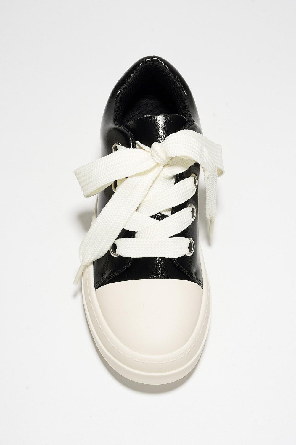 Cape Robbin Heath Low Top Lug Sole Thick Lace Flat Sneaker - Black