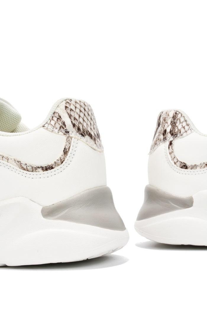 Cape Robbin Jericho Colorblock Chain Low Cut Sneakers - White