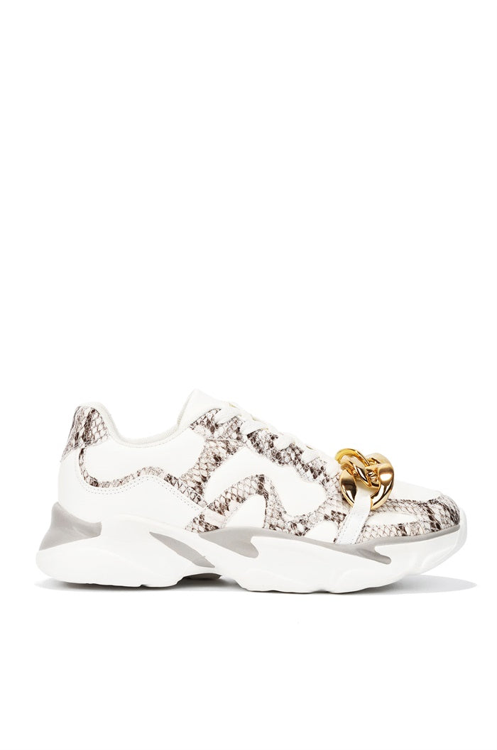 cape robbin Jericho Colorblock Chain Low Cut Sneakers - White