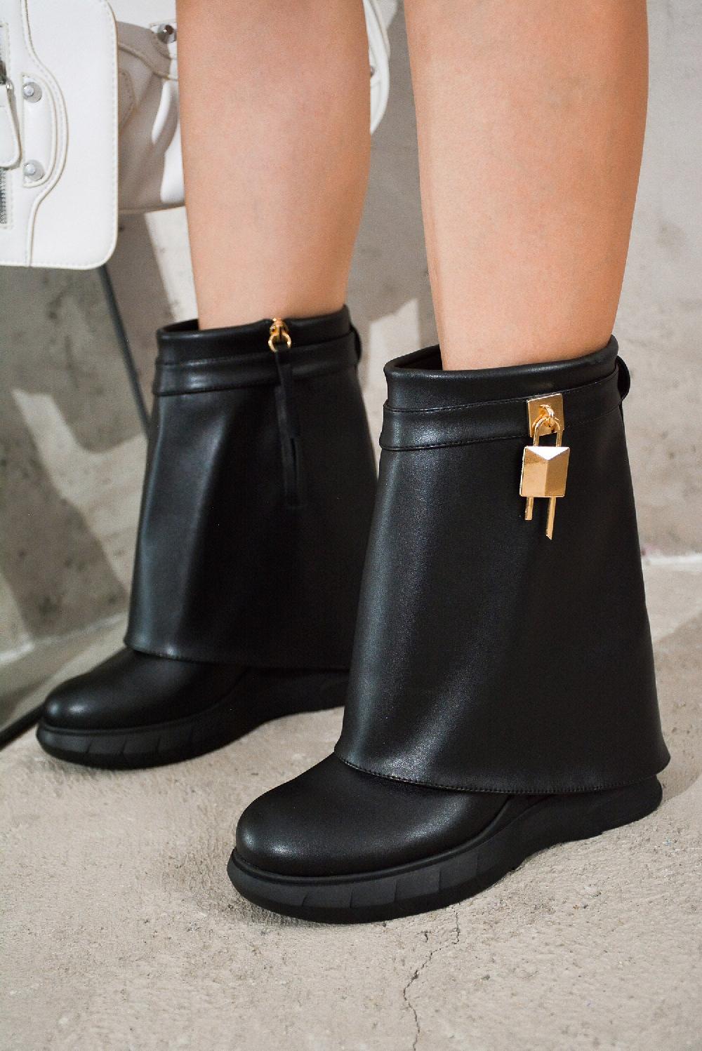 cape robbin Morae Round Toe Fold-Over Platform Boots - Black