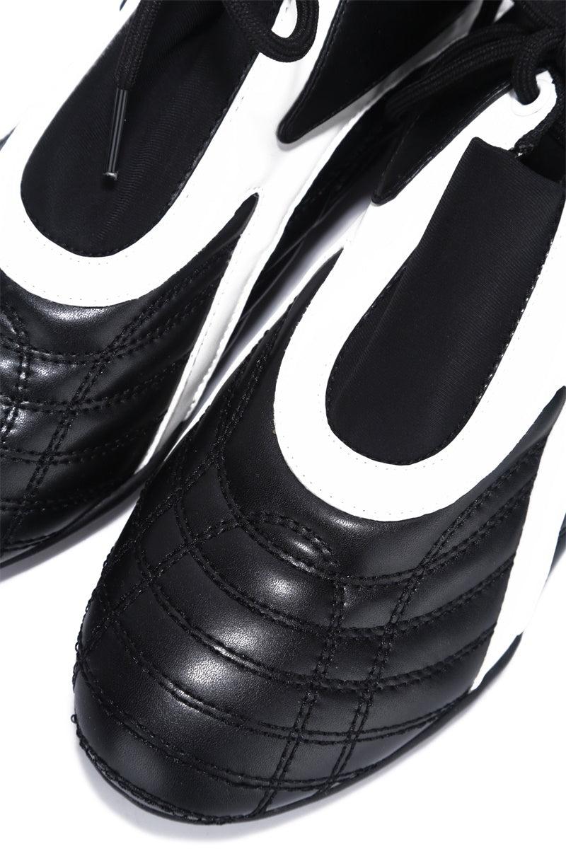 Cape Robbin Vulay Colorblock Round Toe Low Cut Sneakers - Black