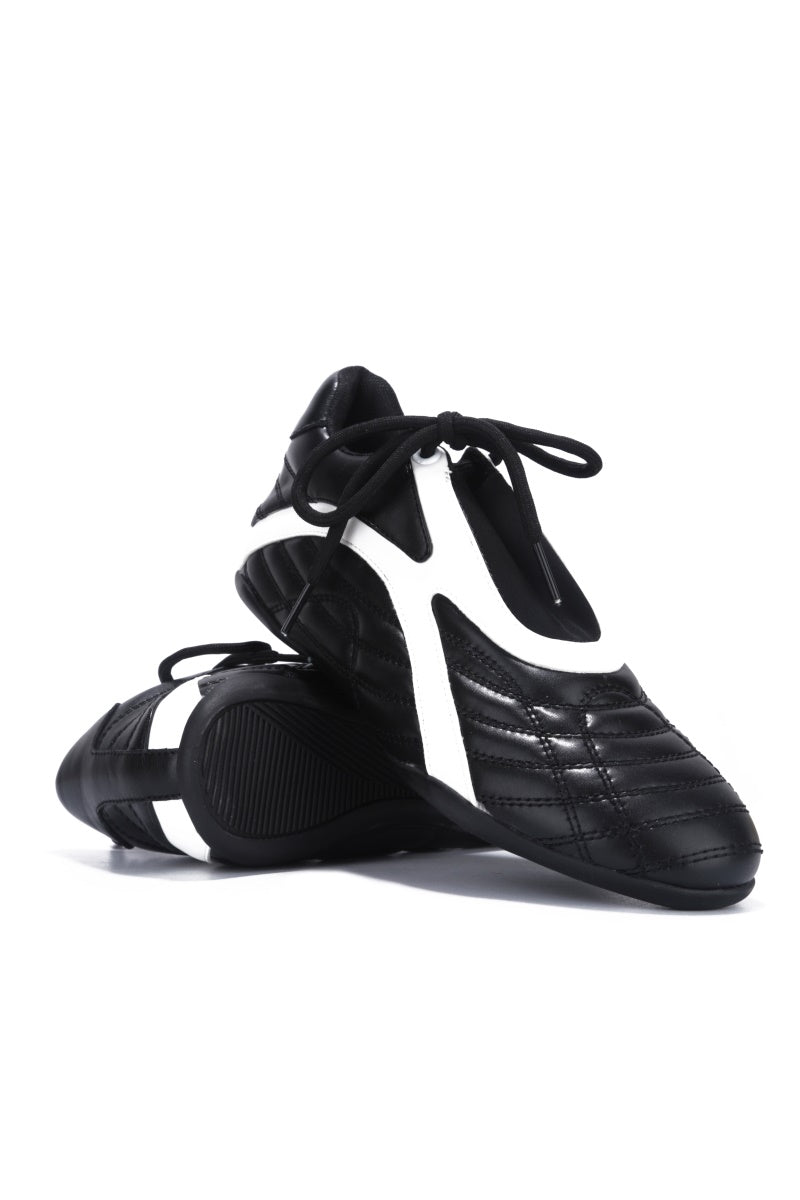 Cape Robbin Vulay Colorblock Round Toe Low Cut Sneakers - Black