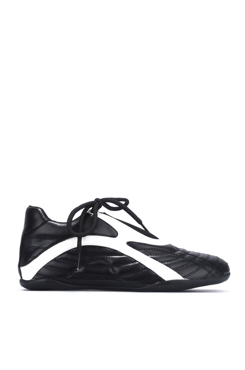 cape robbin Vulay Colorblock Round Toe Low Cut Sneakers - Black