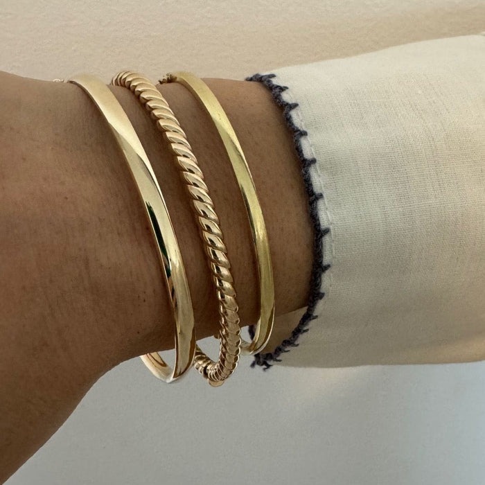 Capi Thin Bangle Bracelet Oval