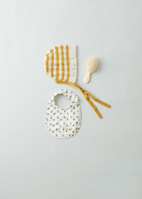Caramel BABY BIB - FLOWER RING