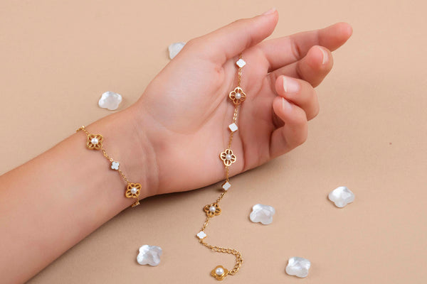Carisma Carisma Pearl Flower Bracelet