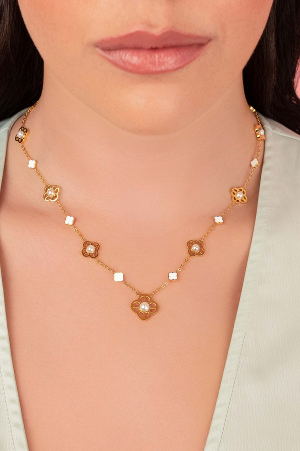 Carisma Carisma Pearl Flower Necklace