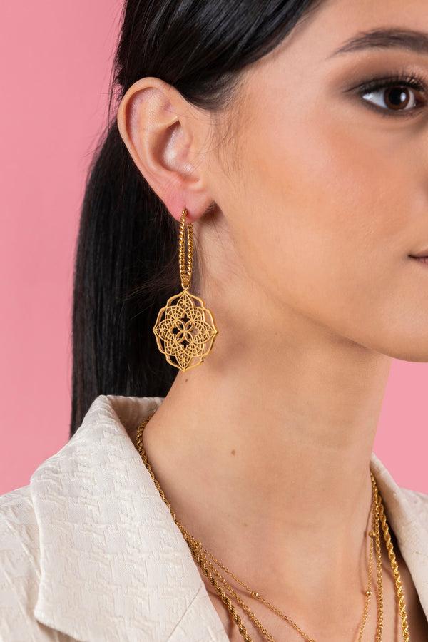 Carisma Kerċem Lace Hollow Pendant Earring Set