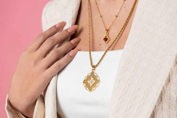 Carisma Kerċem Lace Hollow Pendant Earring Set