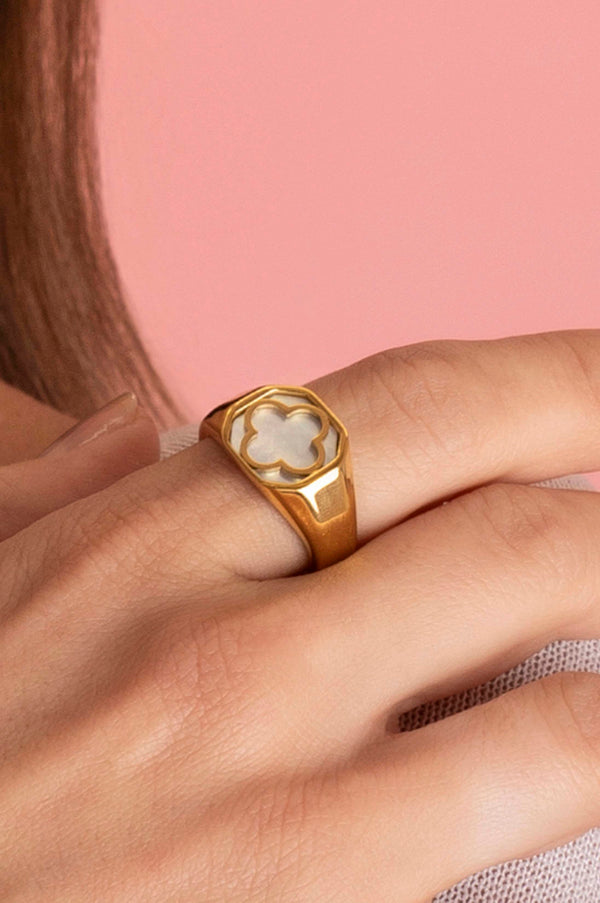 Carisma Octagonal Madre Perla Ring