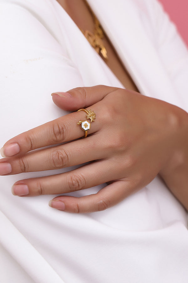 Carisma Reġina White Enamel Ring