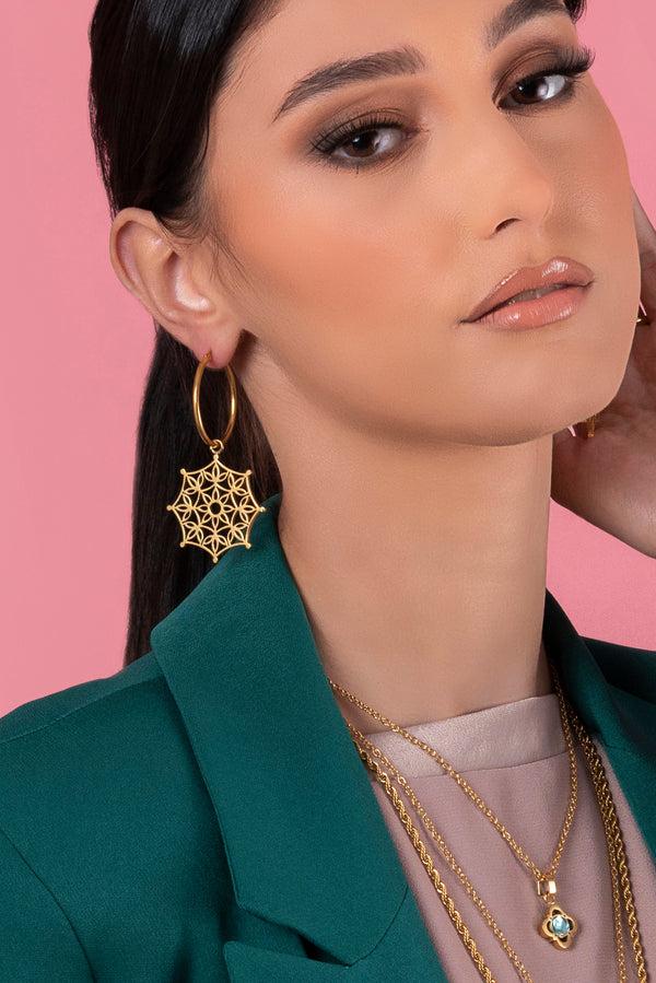 Carisma Sannat Lace Hollow Pendant Earring Set