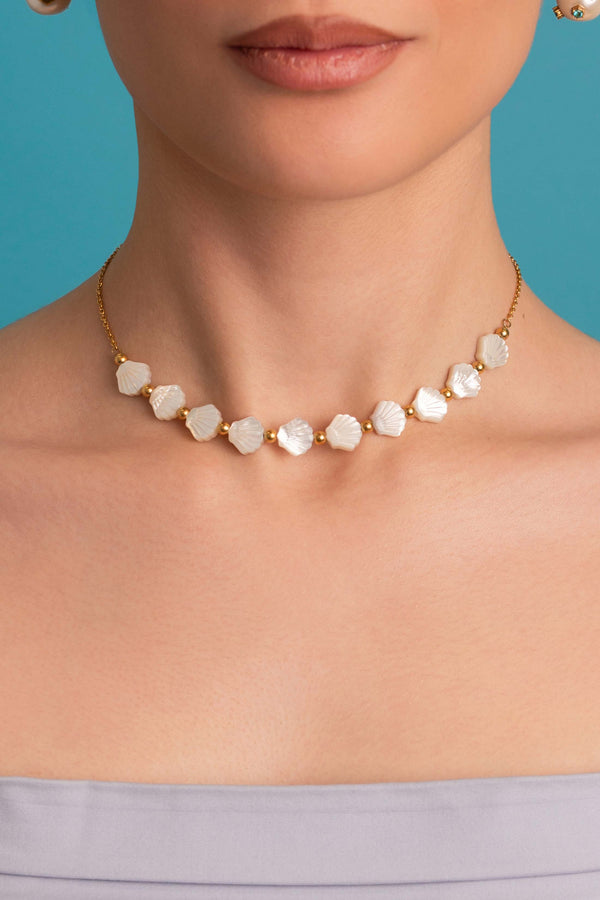Carisma Shell Glow Choker